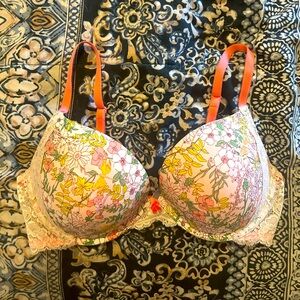 Victoria’s Secret Dream Angels push-up bra 38D